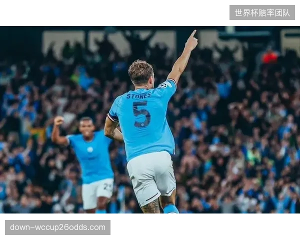 高中锋法哈多是球队重要战术支点，他与英格兰后卫斯通斯的空中对决值得关注。